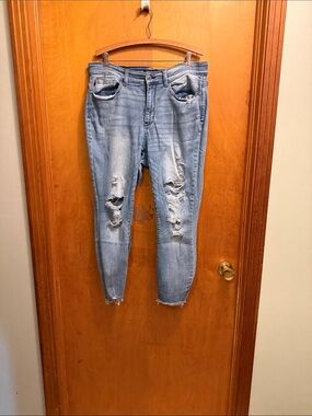 Judy Blue Light Blue Distressed Ankle Skinny Jeans